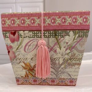 NWOT BEAUTIFULLY DECORATED BOX WITH 2 BARS OF TRIPLE MILLED LUXURY SOAPS